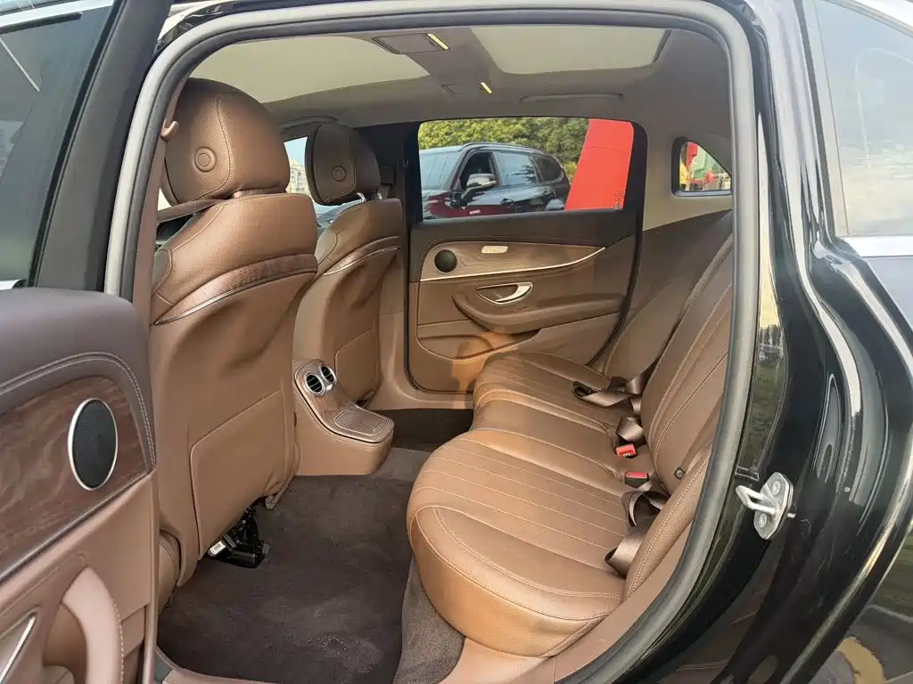 Mercedes-Benz E-Class — миниатюра 9