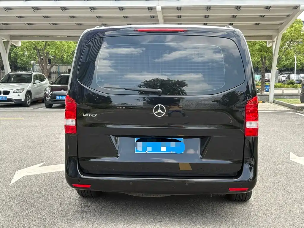Mercedes-Benz Vito 2021 2.0T 7 мест