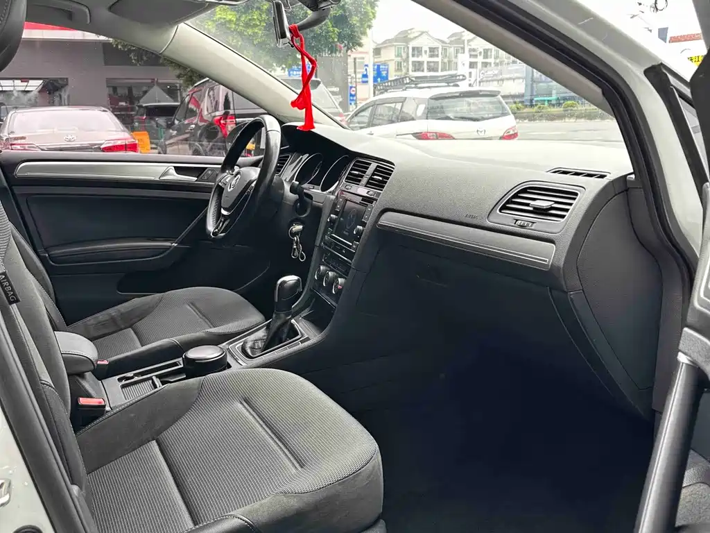 Volkswagen Golf — миниатюра 9