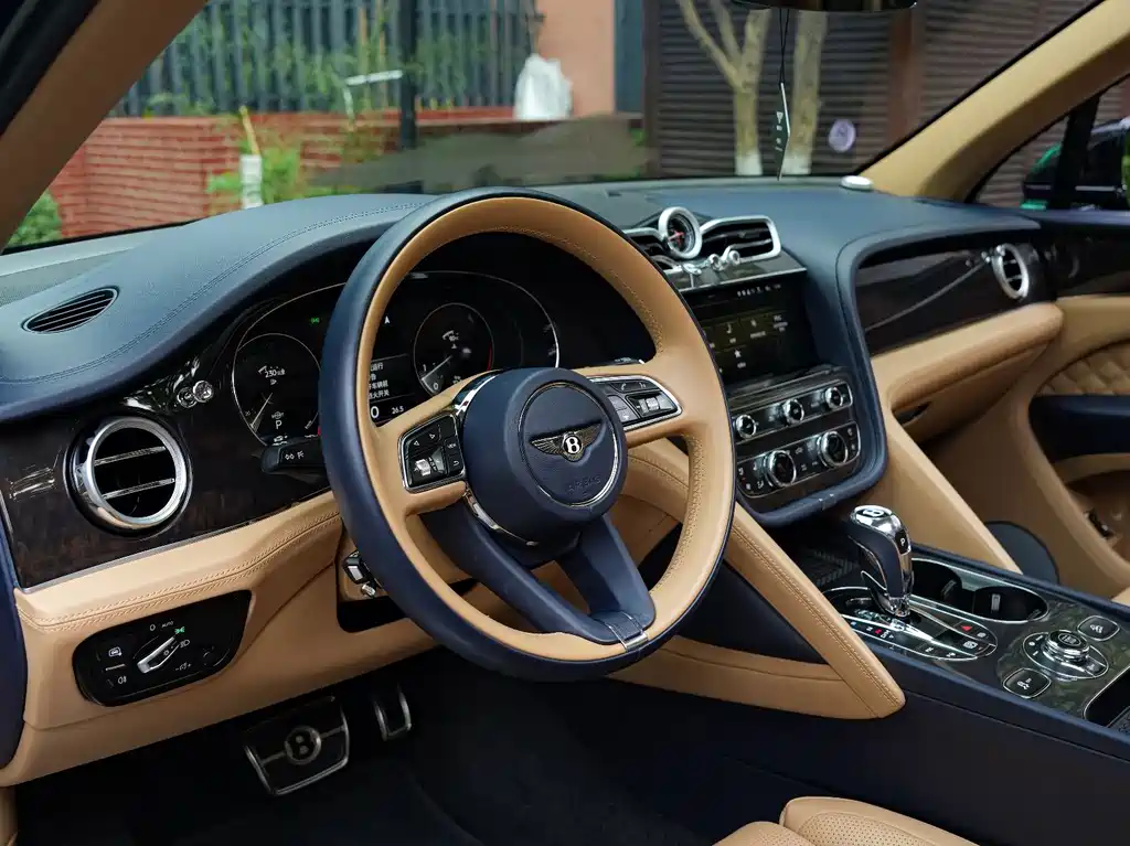 Bentley Bentayga — миниатюра 7