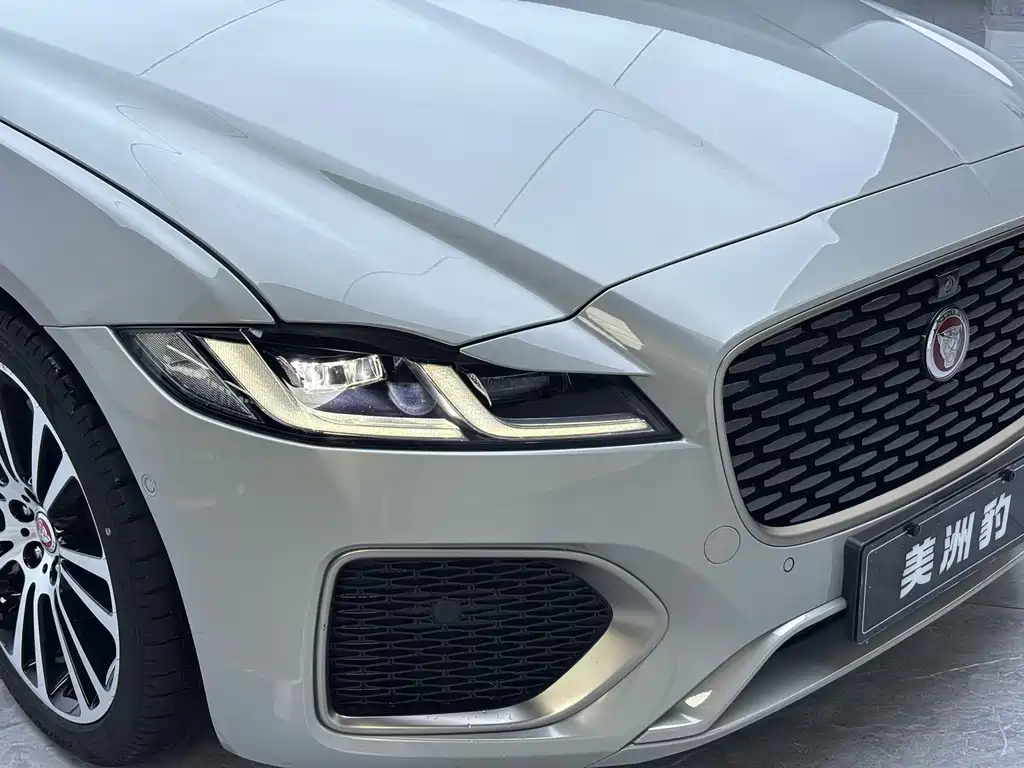 Jaguar XFL — миниатюра 4