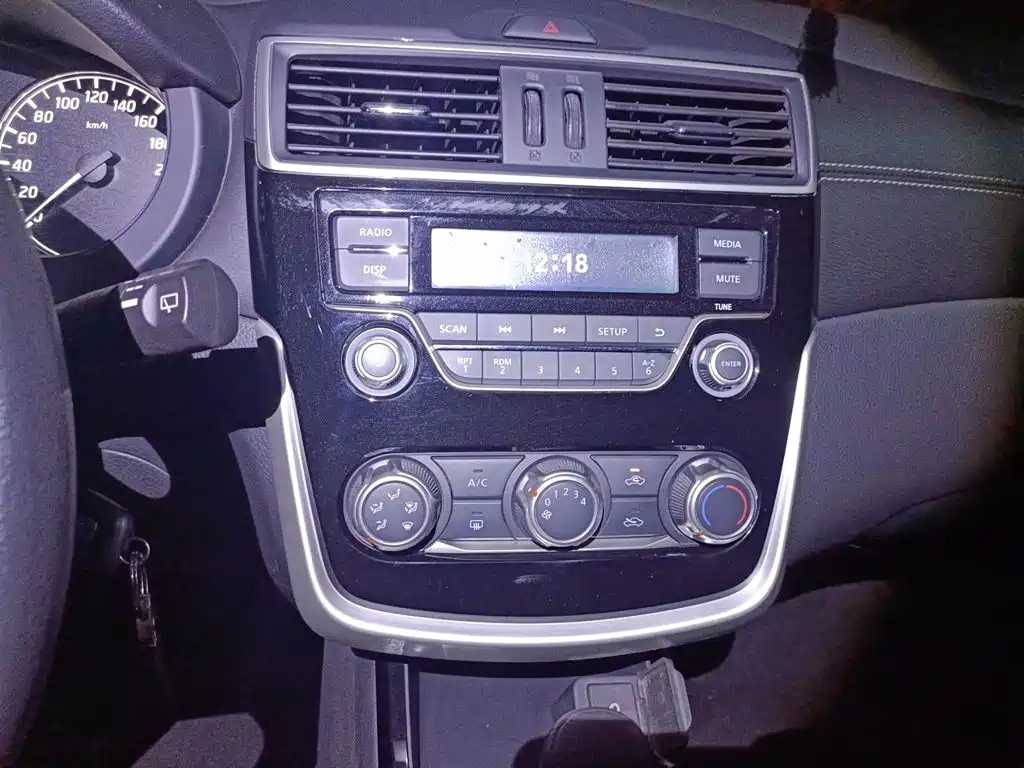 Nissan Tiida — миниатюра 14
