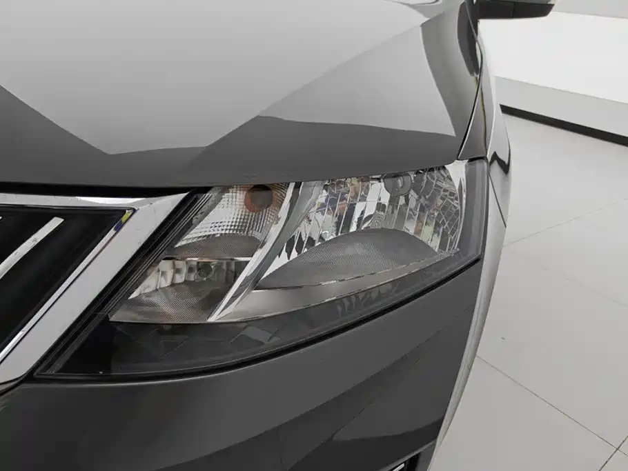 Skoda Rapid — миниатюра 5