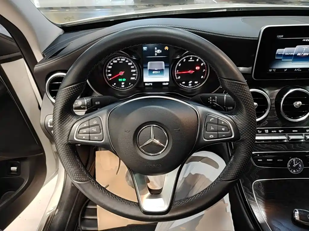 Mercedes-Benz C-Class — миниатюра 11