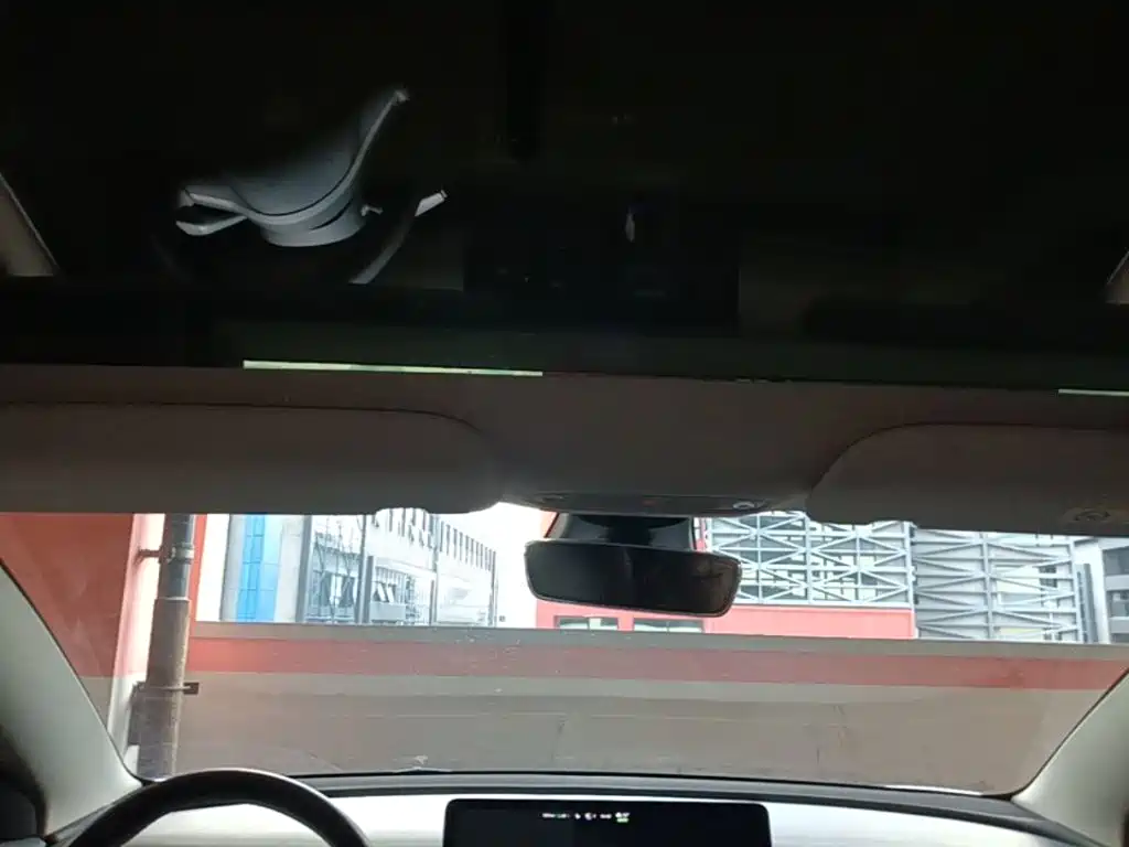 Tesla Model 3 — миниатюра 18