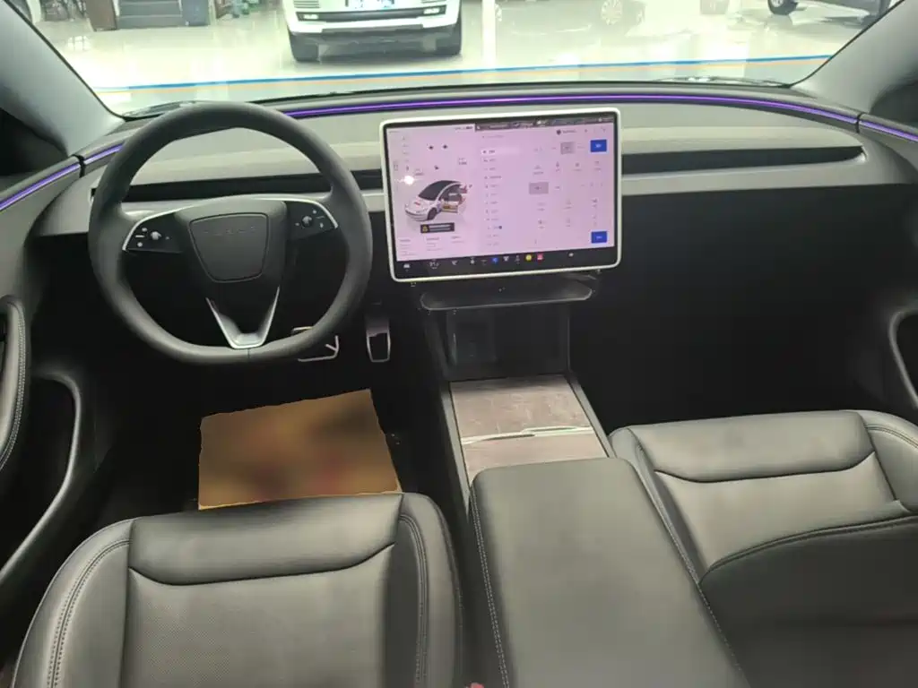Tesla Model 3 — миниатюра 10