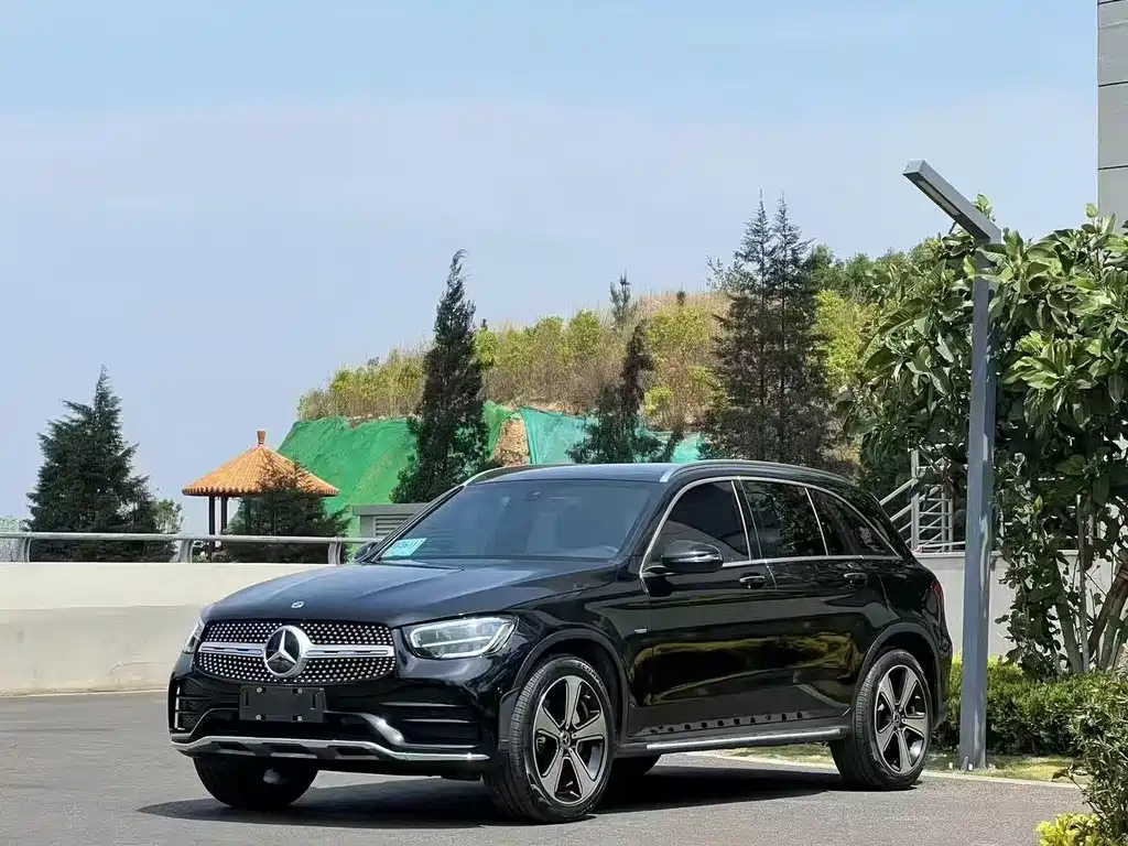 MERCEDES-BENZ GLC