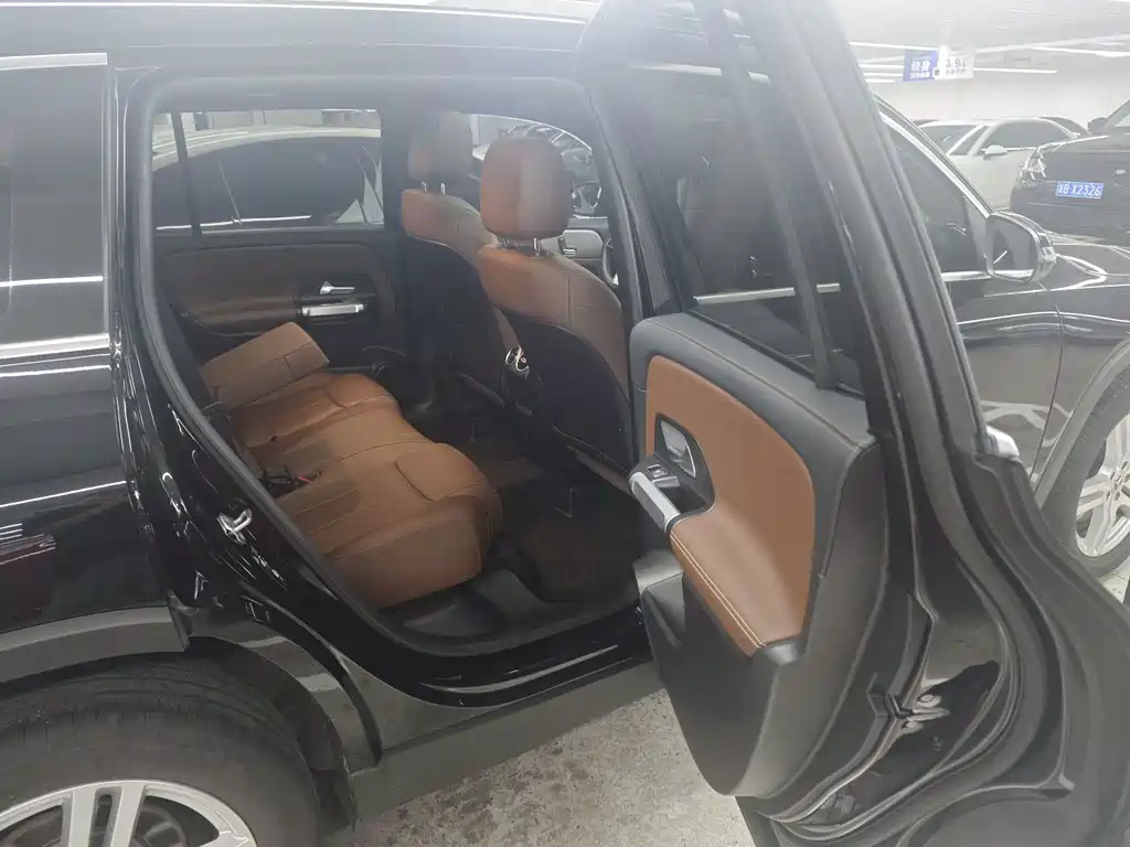 Mercedes-Benz GLB — миниатюра 8