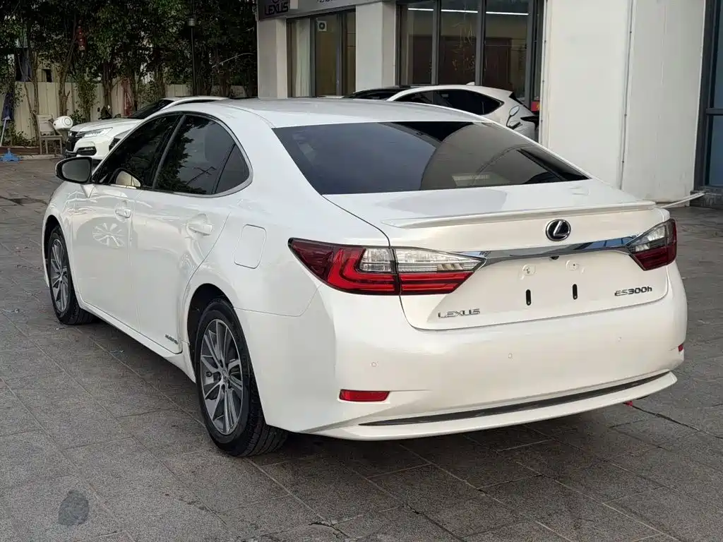 Lexus ES — миниатюра 5