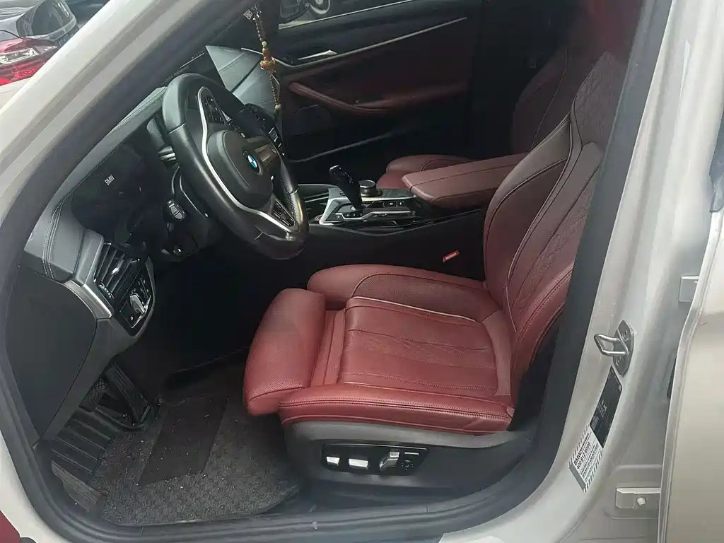 BMW 5 Series — миниатюра 4