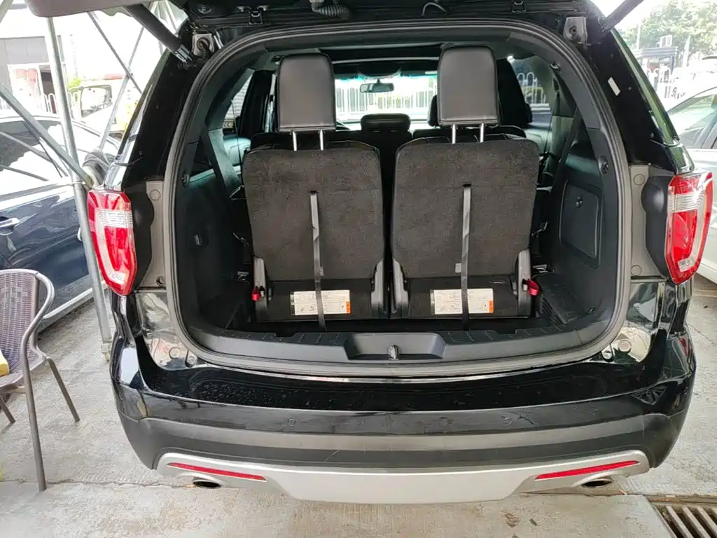 Ford Explorer (Import) — миниатюра 19