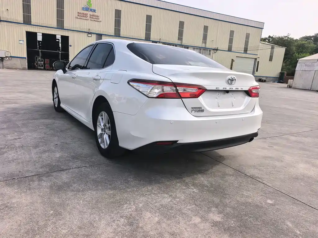 Toyota Camry — миниатюра 5