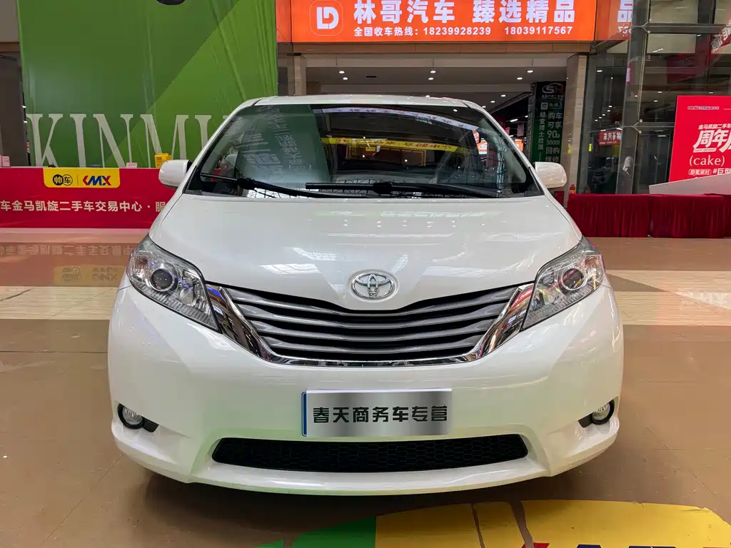 Toyota Sienna — миниатюра 2