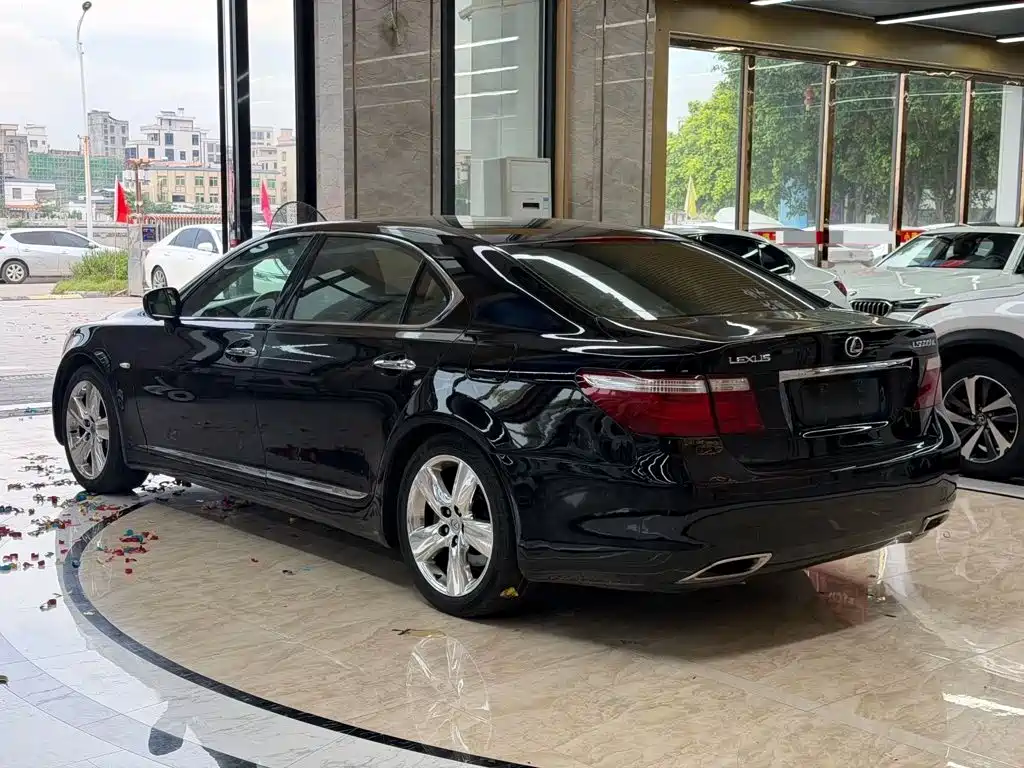 Lexus LS — миниатюра 4