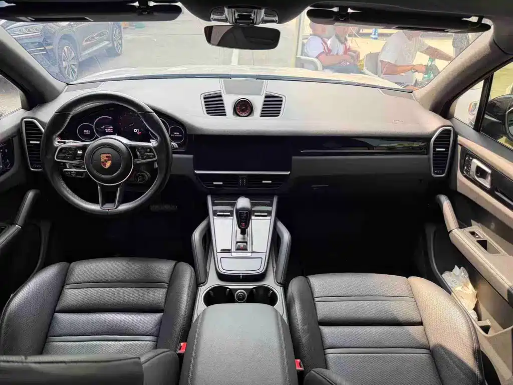 Porsche Cayenne — миниатюра 8