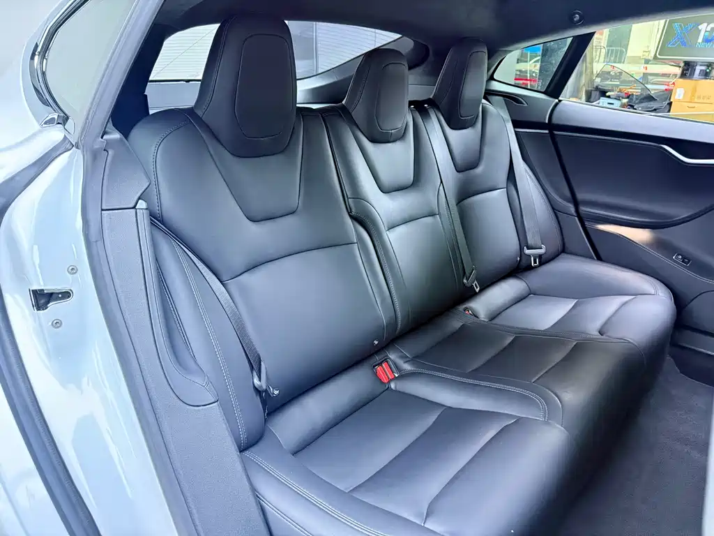 Tesla Model S — миниатюра 12