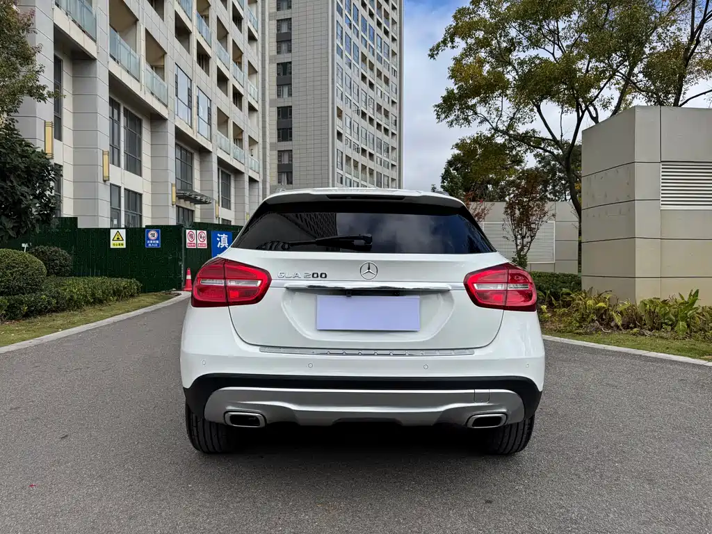 MERCEDES-BENZ GLA