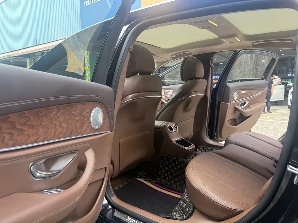 Mercedes-Benz E-Class — миниатюра 10