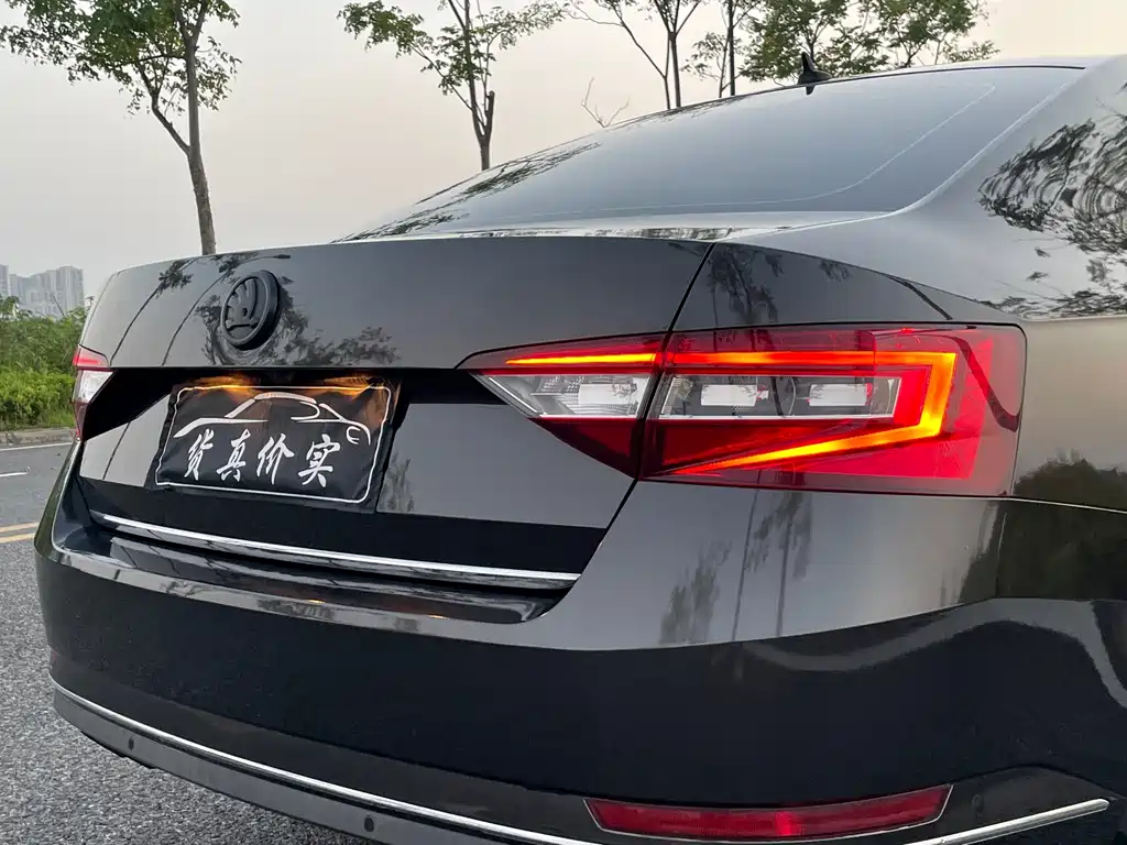 Skoda Superb — миниатюра 8
