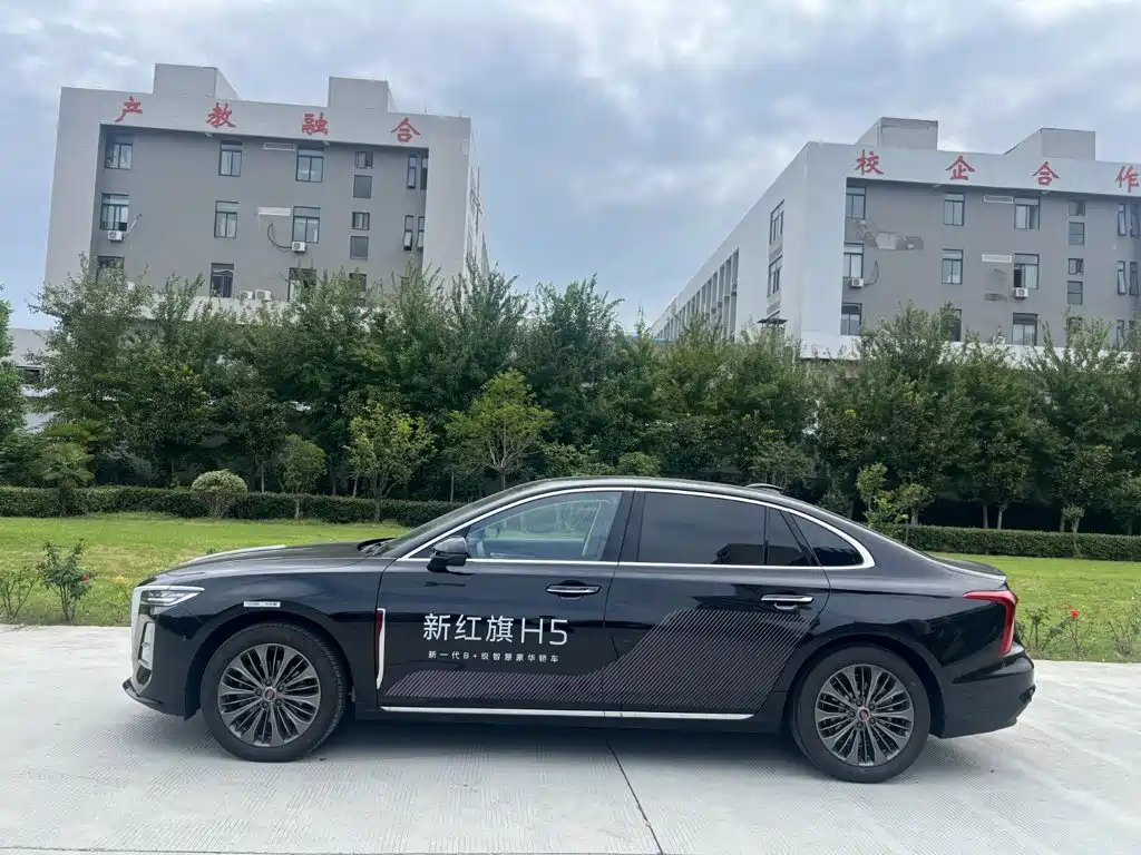 Hongqi Hongqi H5 — миниатюра 3