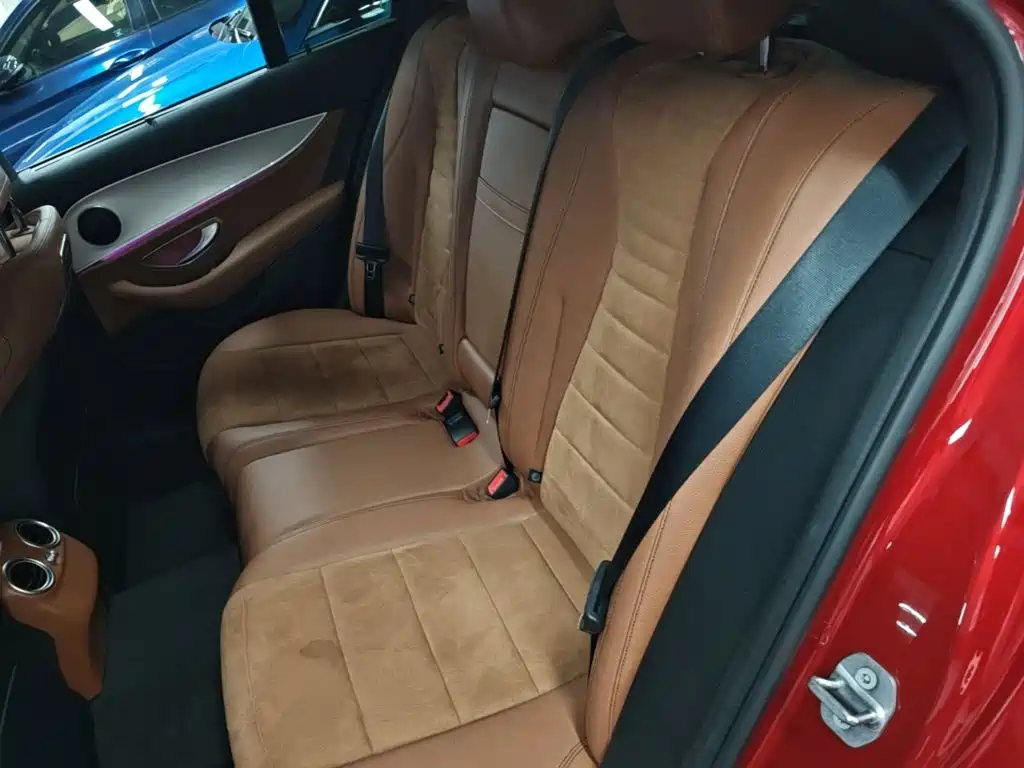 Mercedes-Benz E-Class — миниатюра 17