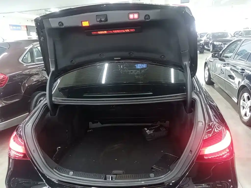 Mercedes-Benz E-Class — миниатюра 19