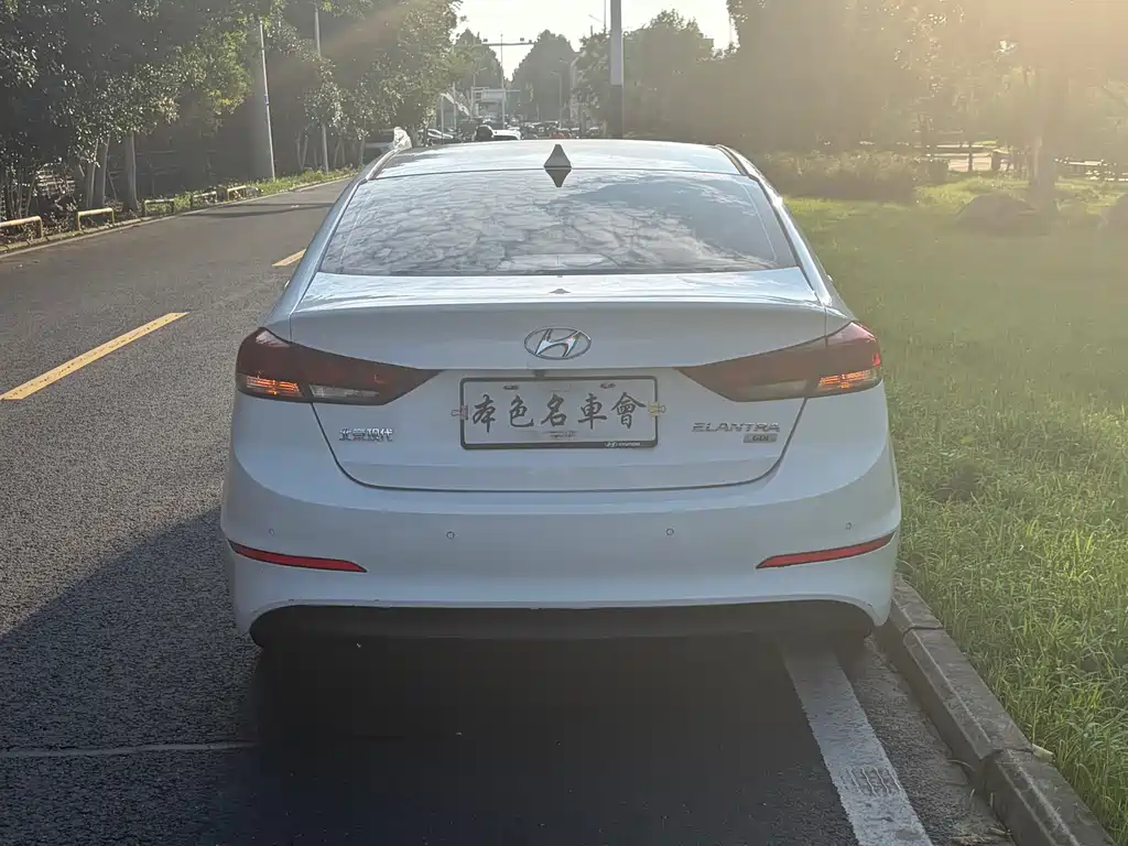 Hyundai Elantra — миниатюра 6