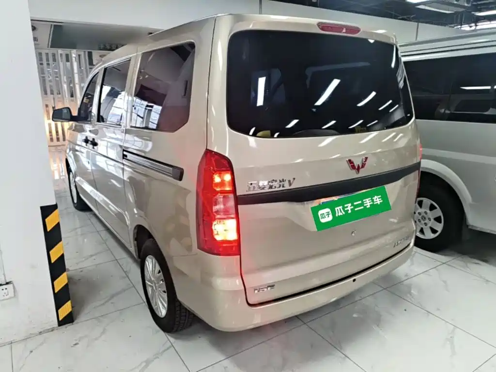 Wuling Hongguang V — миниатюра 5