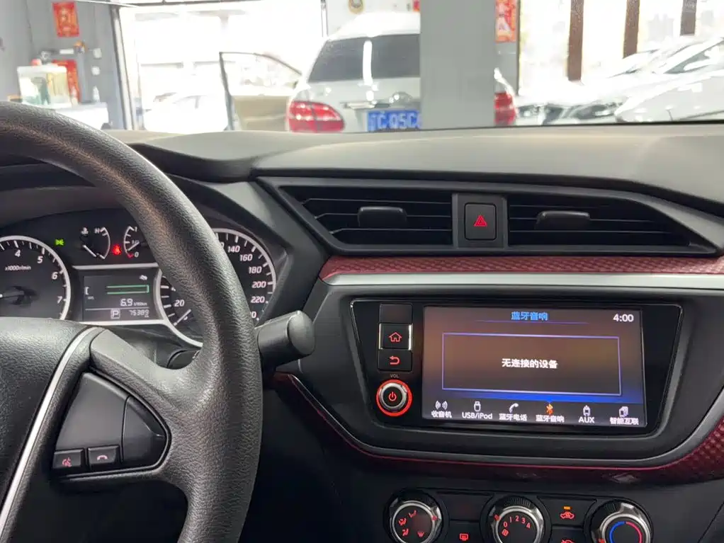 Nissan Bluebird — миниатюра 17