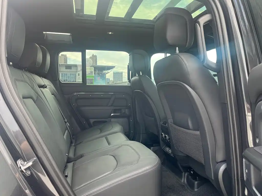 Land Rover Defender — миниатюра 12