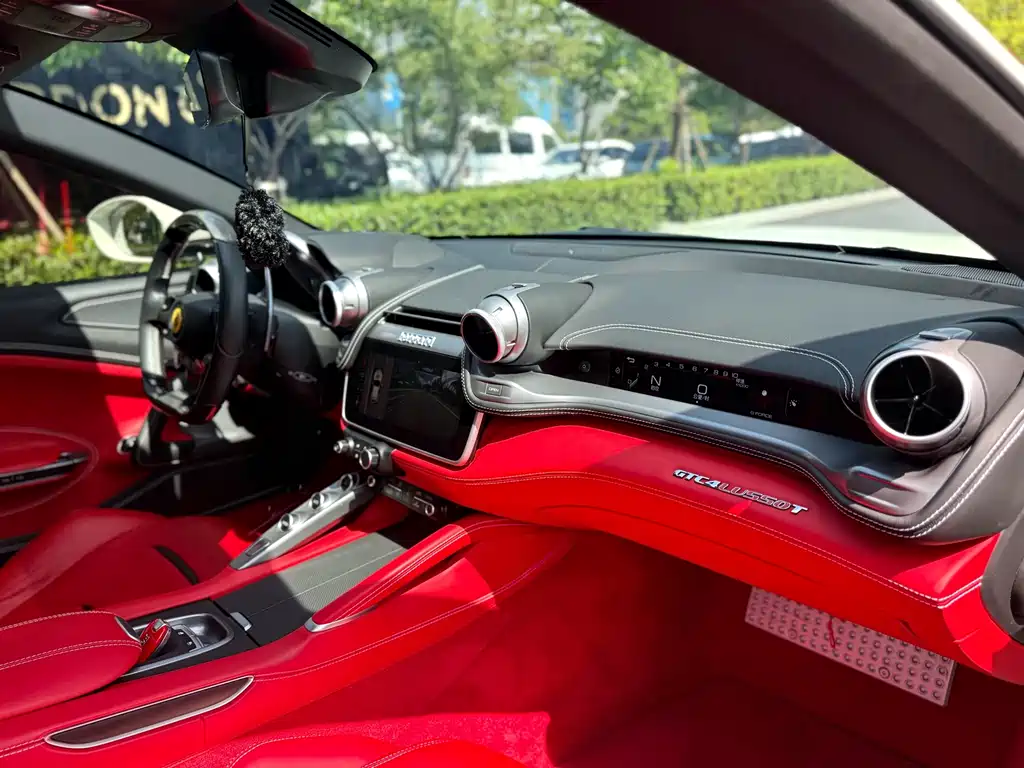 Ferrari GTC4Lusso — миниатюра 6