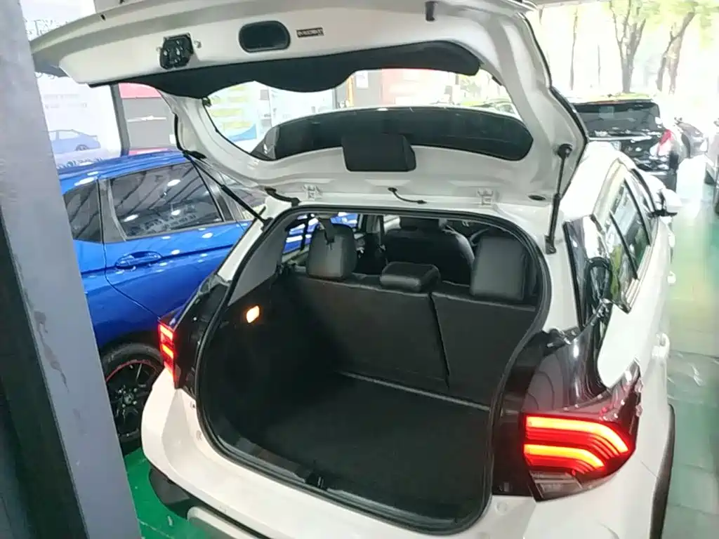 Toyota Yaris L — миниатюра 19