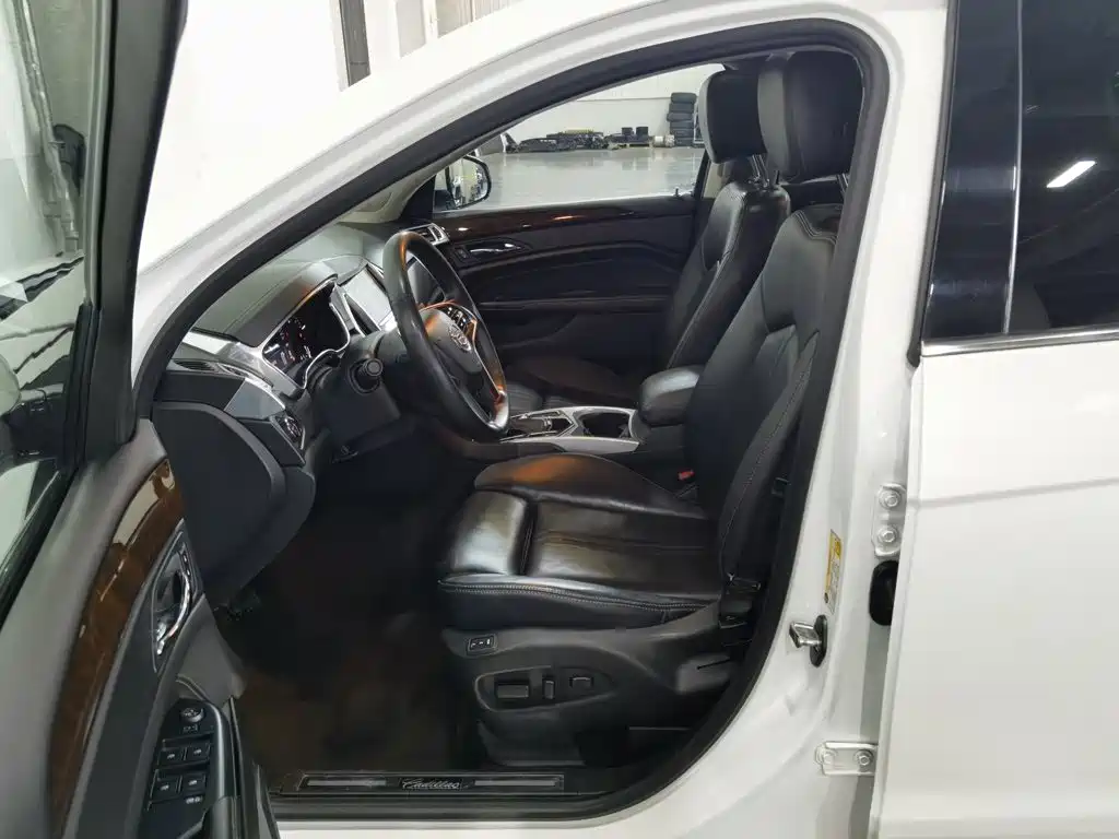 Cadillac SRX — миниатюра 10