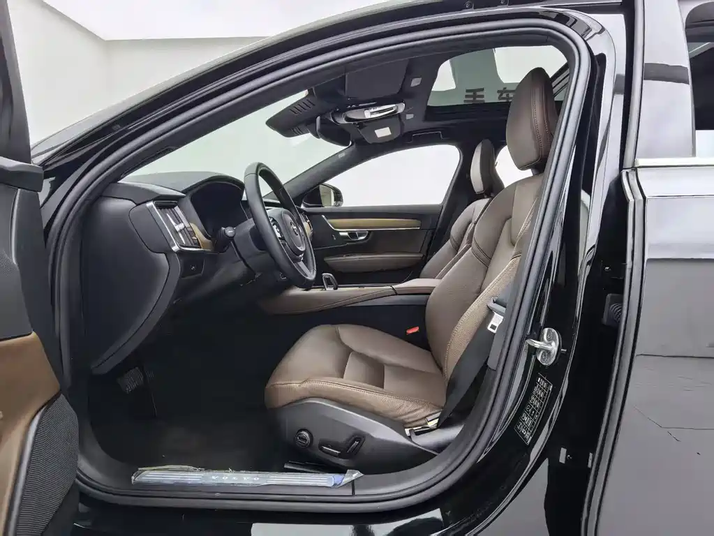 Volvo S90 — миниатюра 23