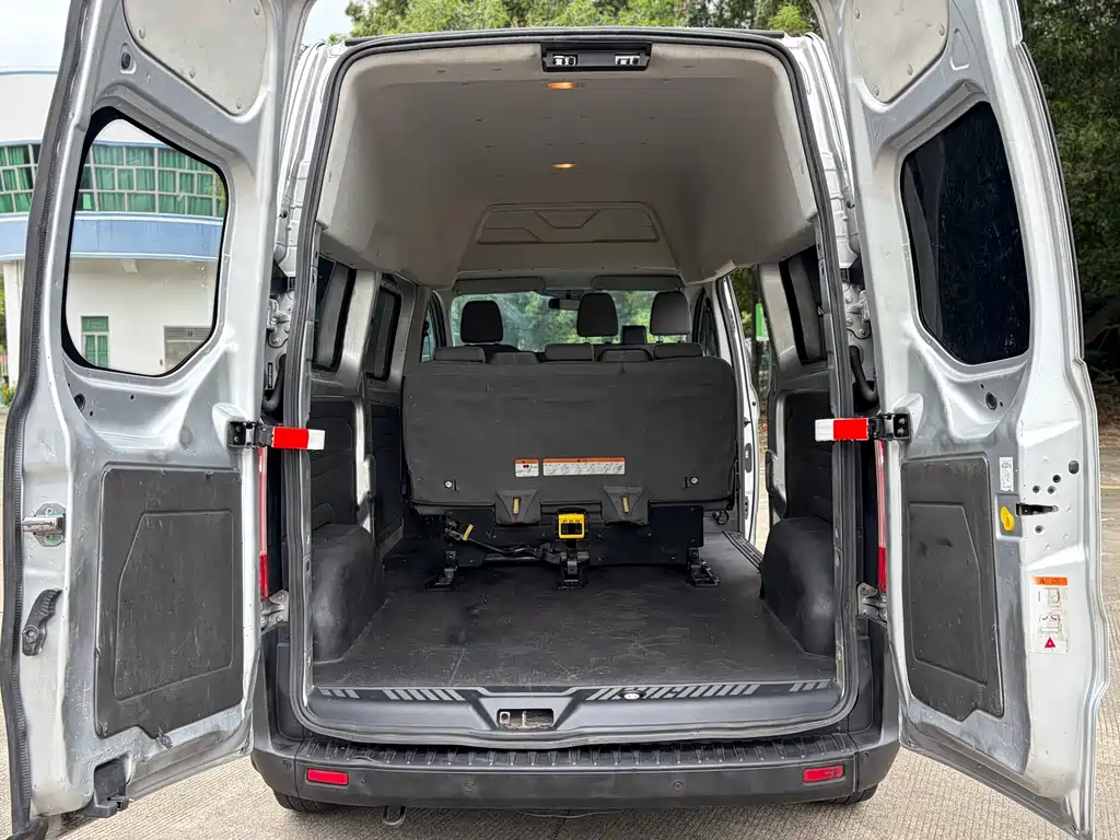 Ford Transit — миниатюра 11