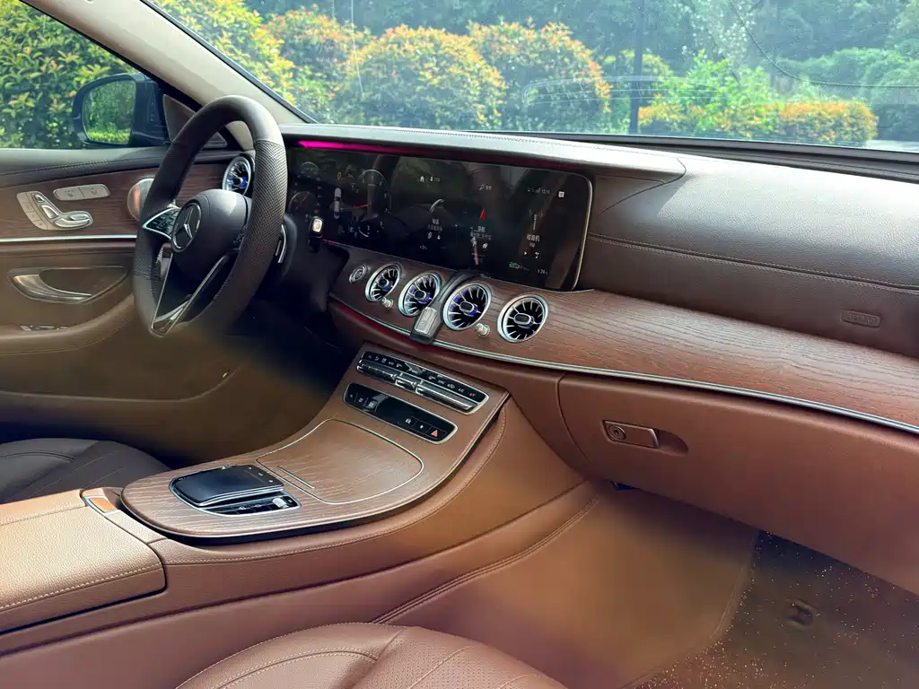 Mercedes-Benz E-Class — миниатюра 5