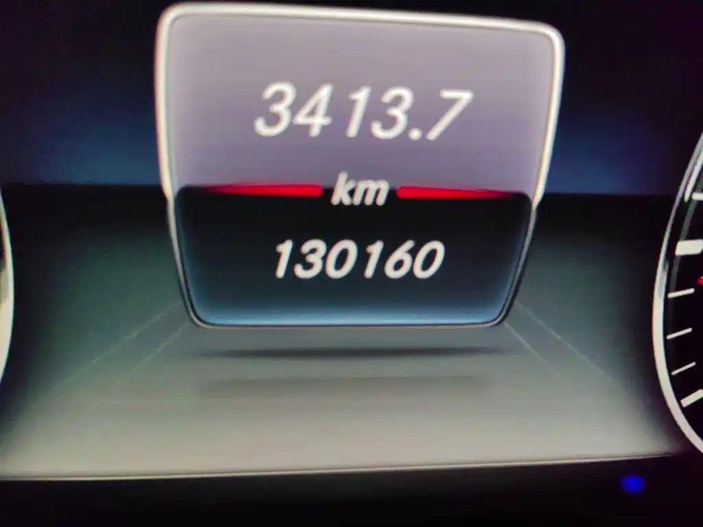 Mercedes-Benz E-Class — миниатюра 5