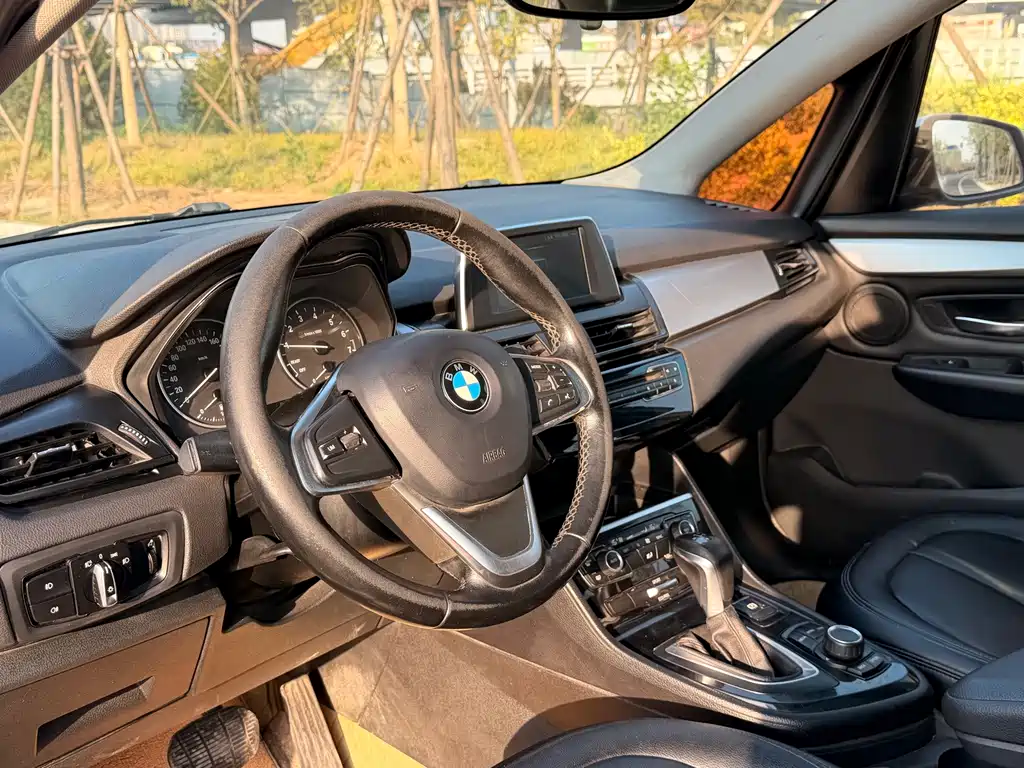 BMW 2 Series Active Tourer — миниатюра 10