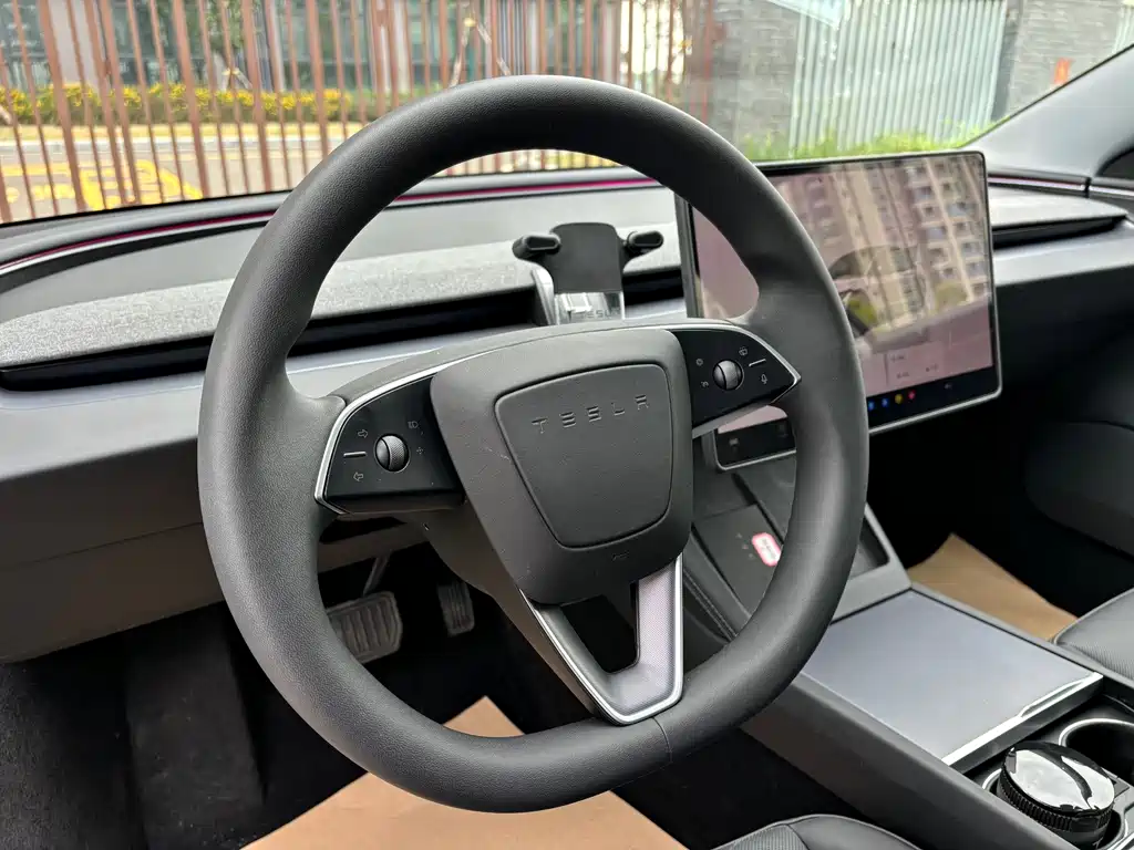 Tesla Model 3 — миниатюра 9