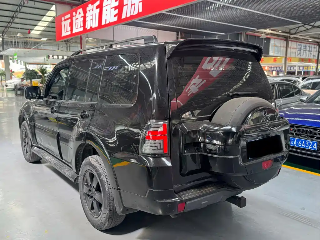 Mitsubishi Pajero (Import) — миниатюра 7