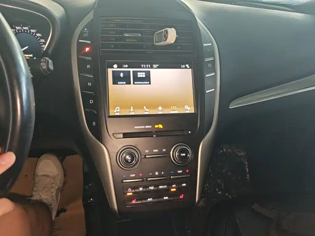 Lincoln MKC — миниатюра 13