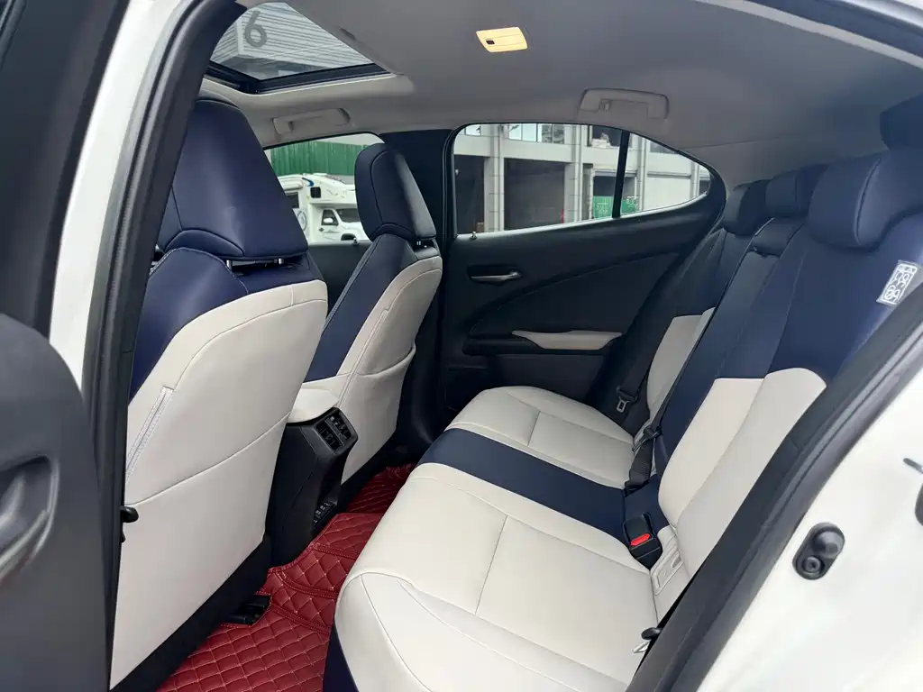 Lexus UX New Energy — миниатюра 5