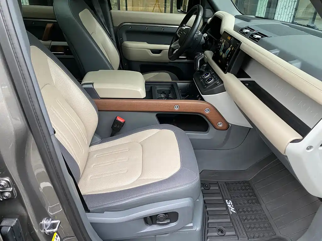 Land Rover Defender — миниатюра 24