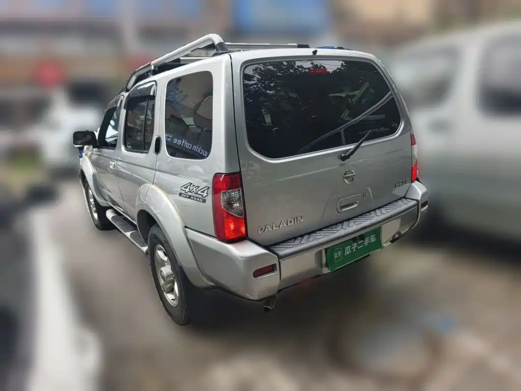 Nissan Paladin — миниатюра 4