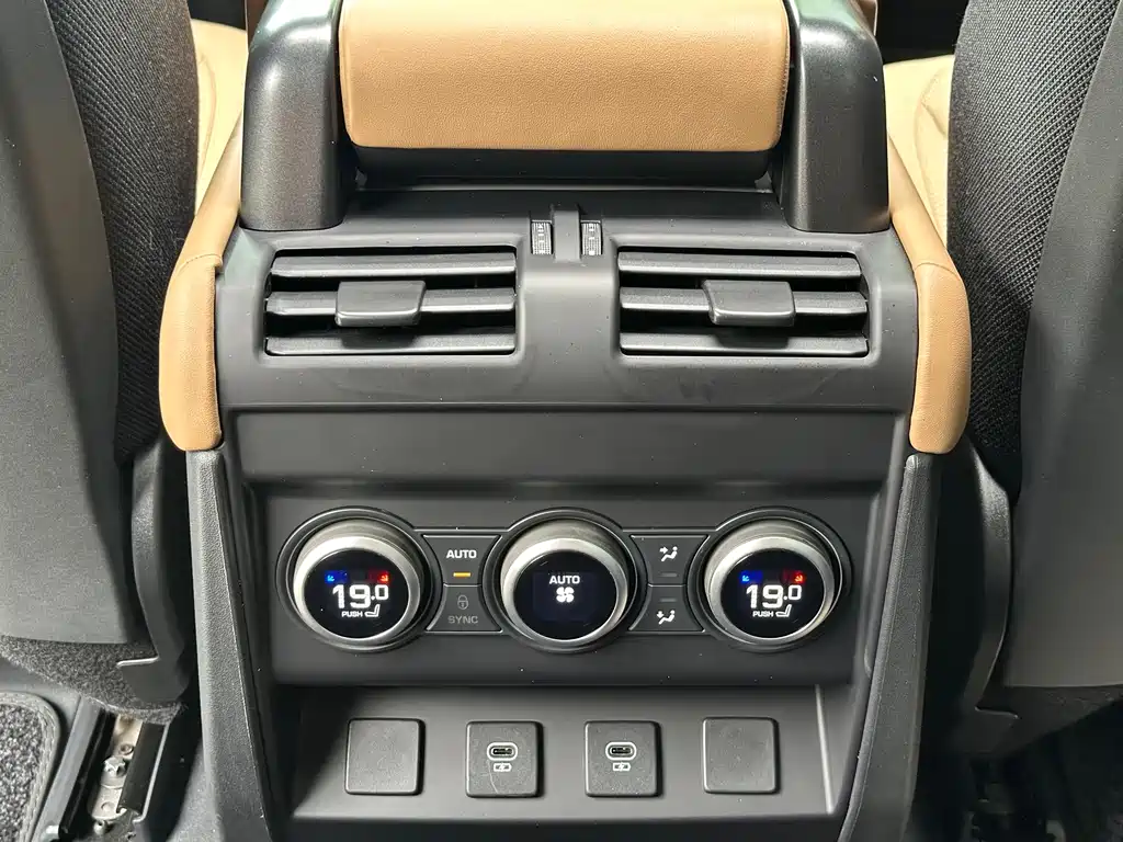 Land Rover Defender — миниатюра 8