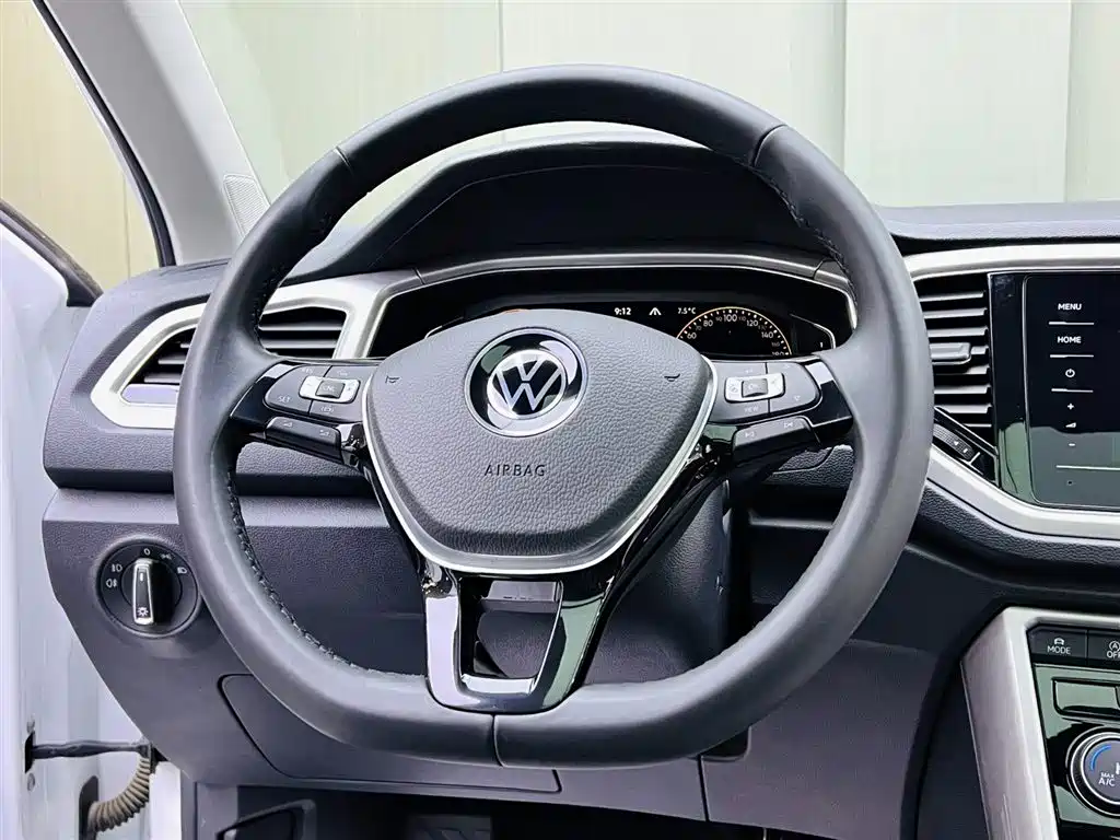 VOLKSWAGEN T ROC EXPLORING SONGS