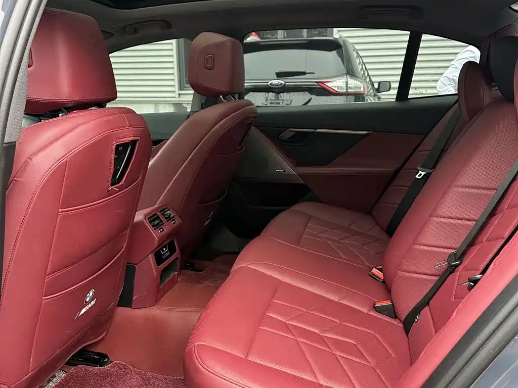 BMW 5 Series — миниатюра 6