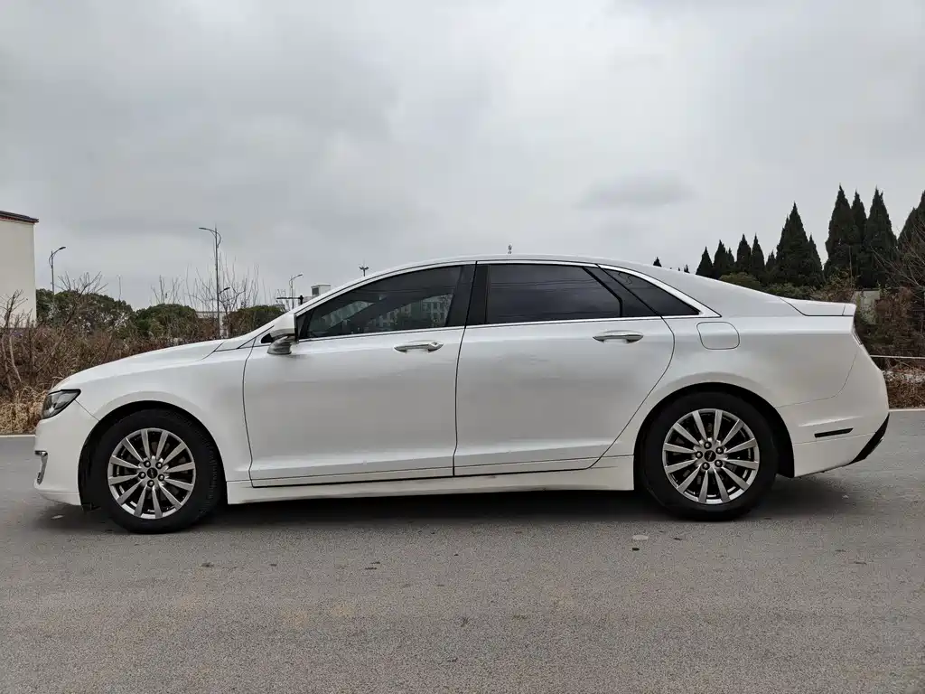 LINCOLN MKZ