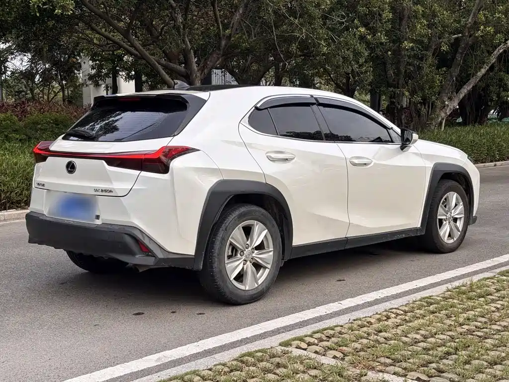 Lexus UX — миниатюра 7