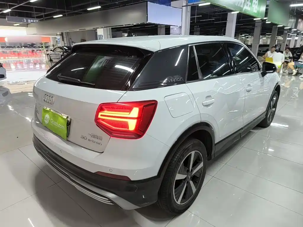Audi Q2L e-tron — миниатюра 7